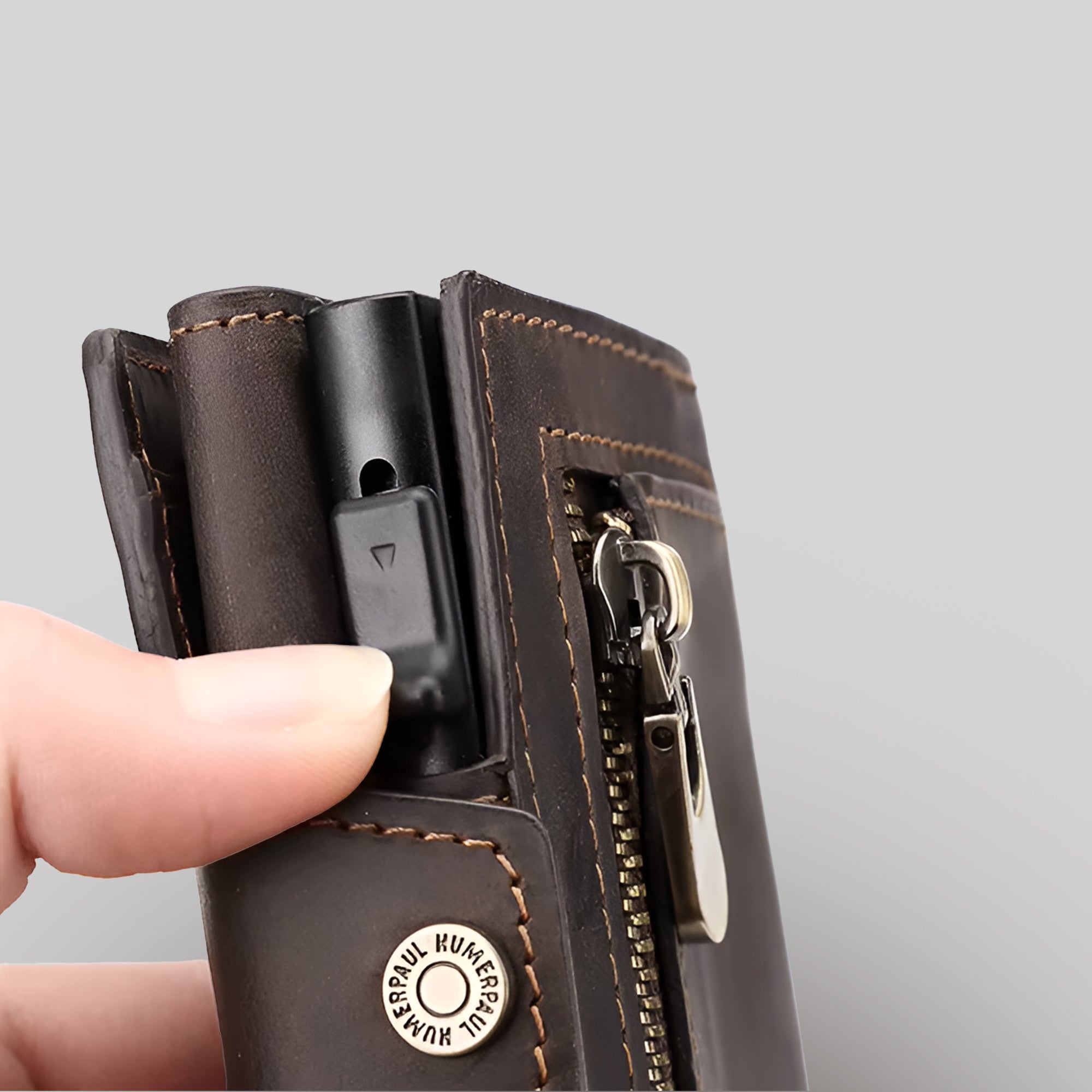 Hale – Pop-Up Card Holder